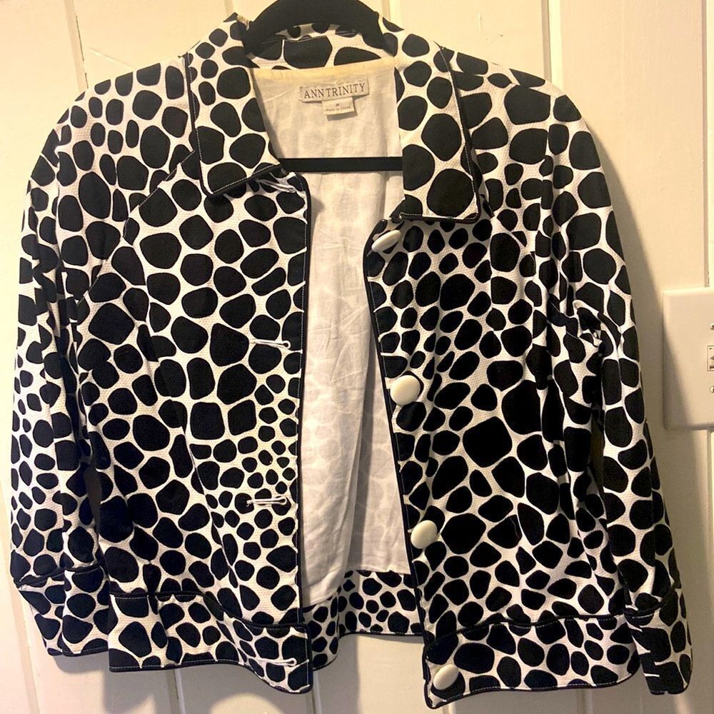 Black and Cream by Ann Trinity‎